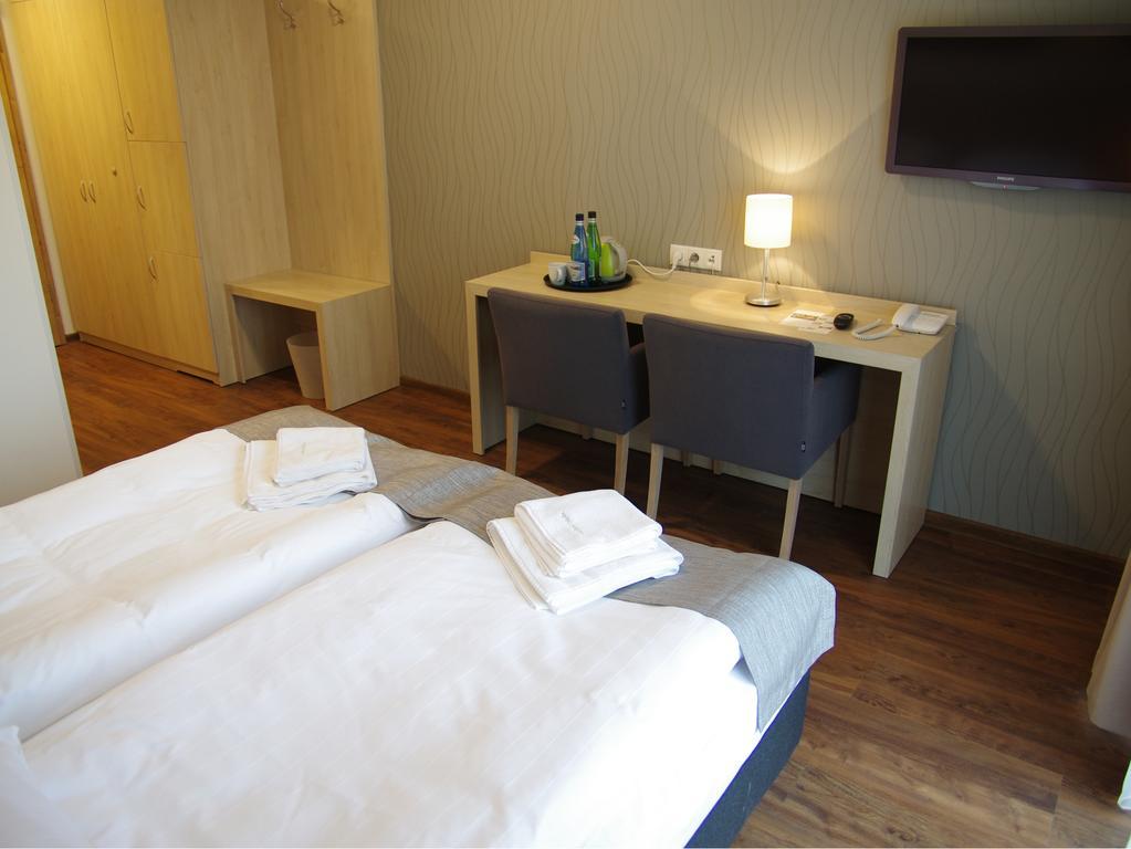 Hotel Uniejów Habitación foto