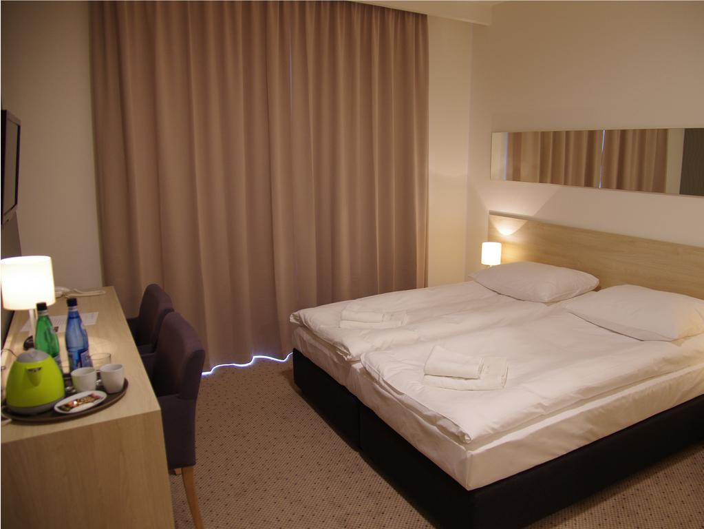 Hotel Uniejów Habitación foto