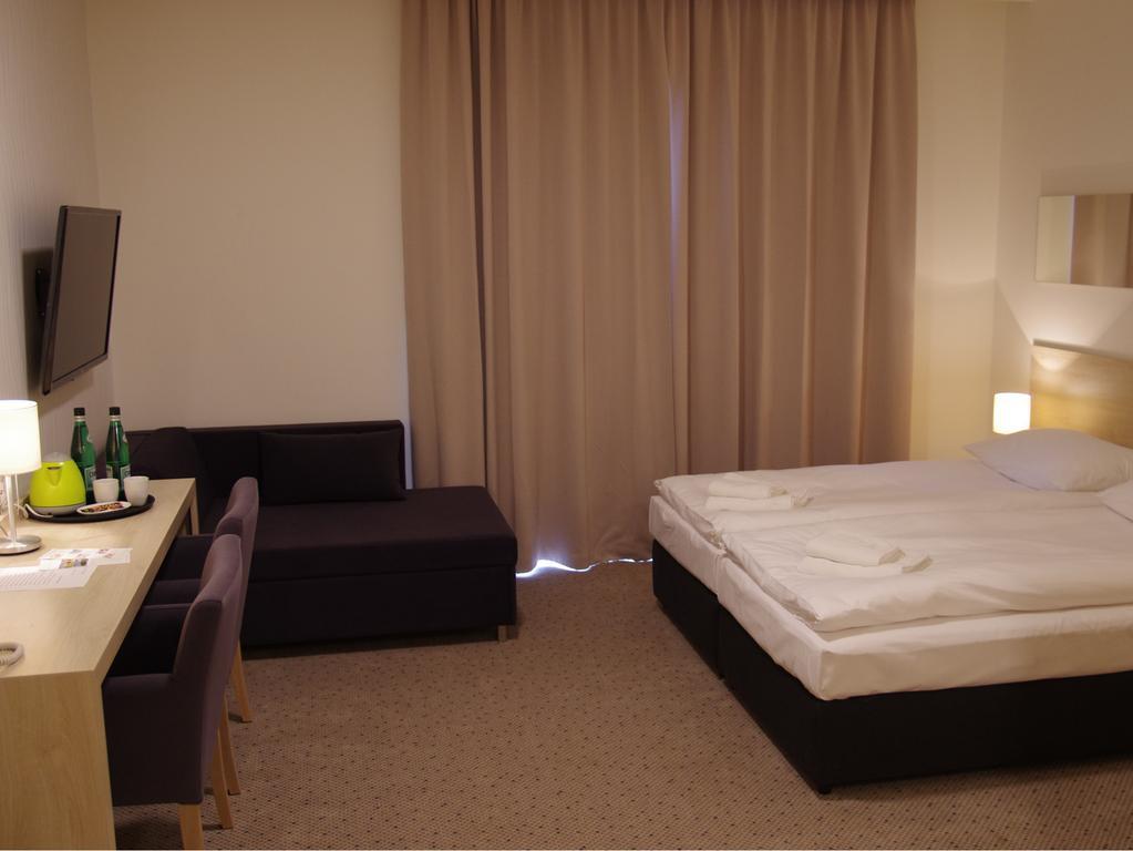 Hotel Uniejów Habitación foto