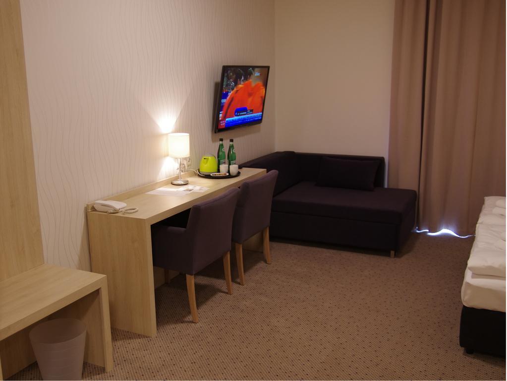 Hotel Uniejów Habitación foto