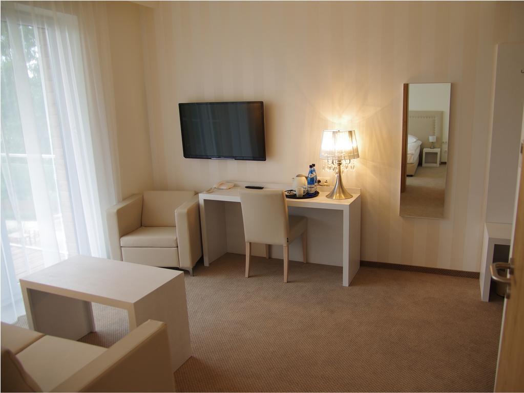 Hotel Uniejów Habitación foto