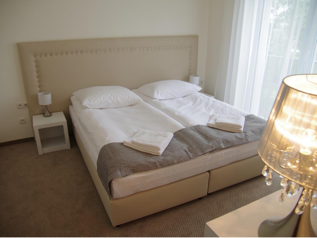 Hotel Uniejów Habitación foto
